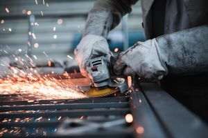 Contractul de 816 milioane de euro pentru armament individual provoacă dispute în Programul SAFE